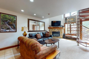 Lion Square Lodge North 382